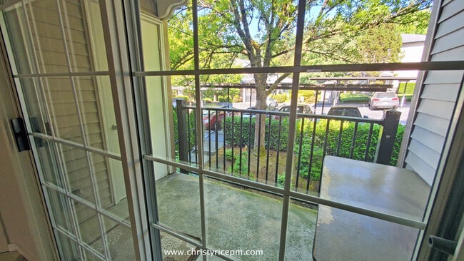 Building Photo - 215 9th St