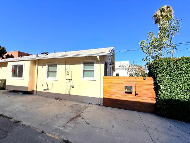 Building Photo - 4447 Lockwood Ave