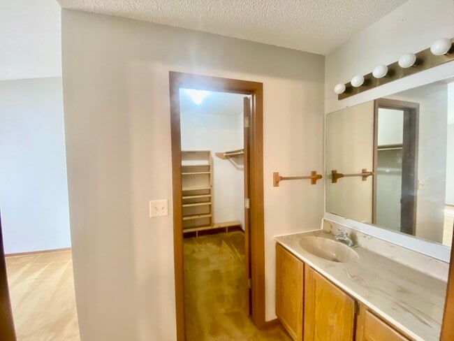 Building Photo - 1826 Kerrybrook Ct