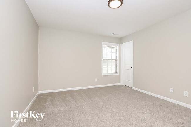 Building Photo - 1412 Kingbird Dr
