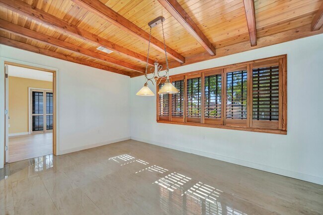 Building Photo - Beautiful West of the Trail 3-Bed/2-Bath H...
