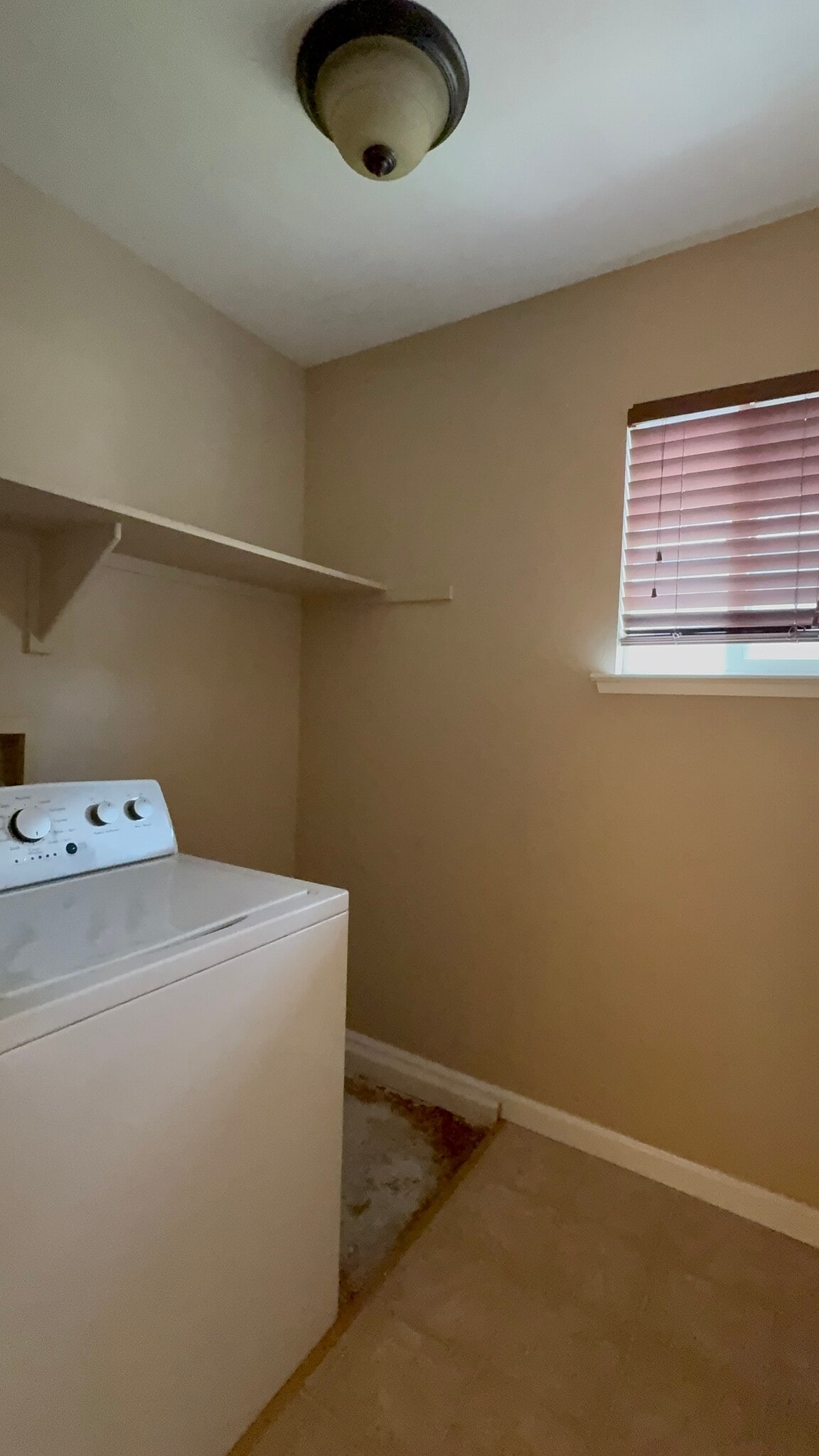 Laundry room close-up - 3326 Amberfield Cir