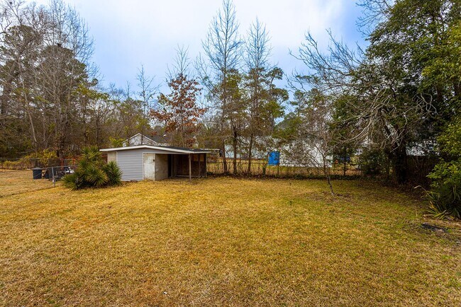 Building Photo - Welcome to this beautiful newly renovated 3-bedroom brick ranch!