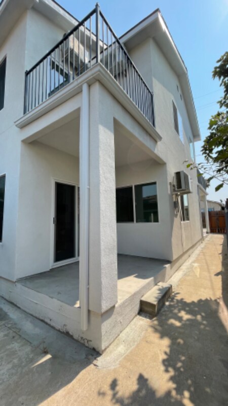 Building Photo - 2577 Fairmount Ave