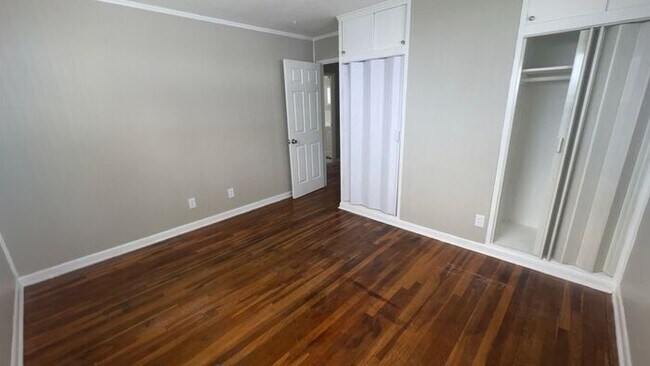 Building Photo - Spacious 3-Bedroom, 1-Bath Home in Moline Acres!