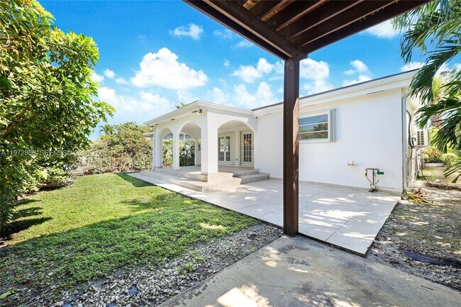 Building Photo - 9056 Emerson Ave