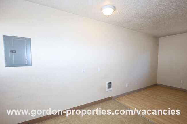 Building Photo - SE Arista Dr - 1 bedroom apartment in the ...
