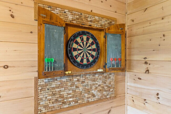 Building Photo - 121 Pontoosuc Dr