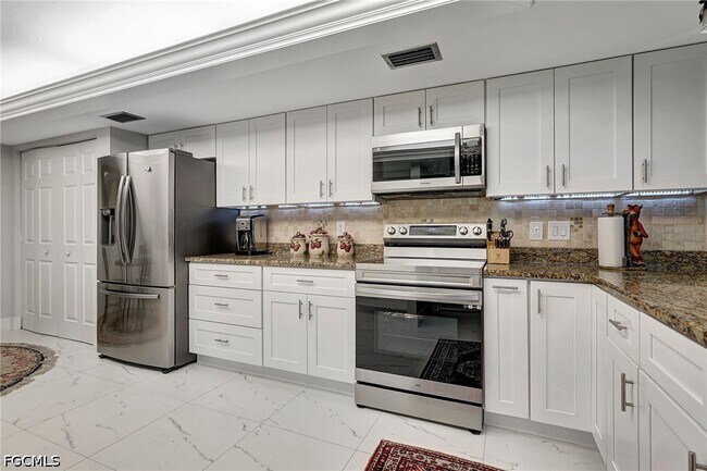 Building Photo - 787 Overiver Dr