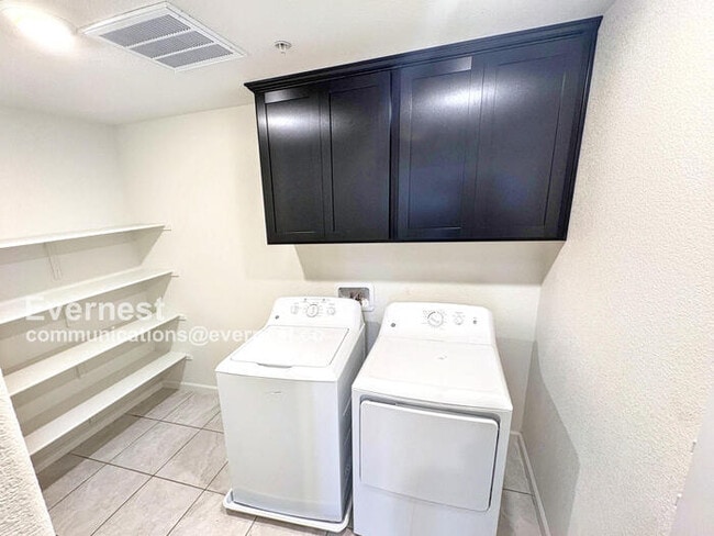 Building Photo - 8128 Bossa Nova Way