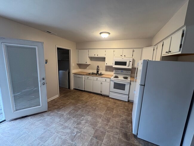 Building Photo - 813 S Grosvenor Ct