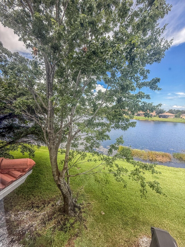 Building Photo - 2125 SW Cape Cod Dr