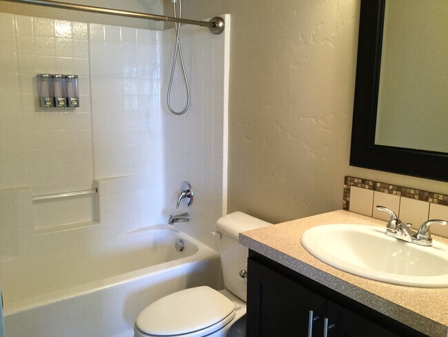 Building Photo - Boise, 3Bd/2.5Bth/2Car, 1743Sqft, Greenbriar Commons Subdivision