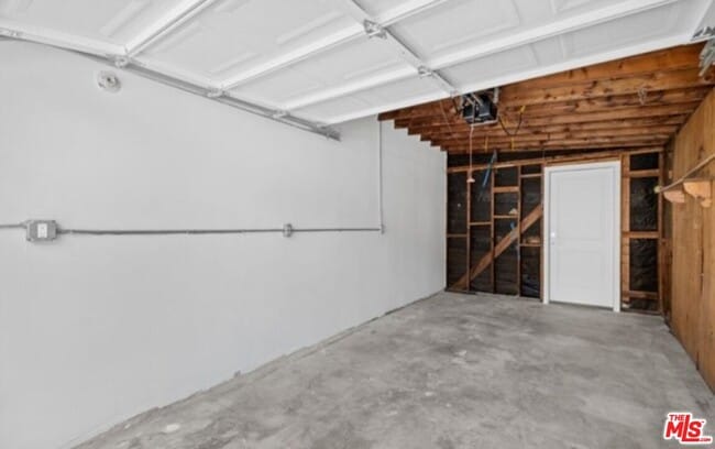 Building Photo - 2658 Santa Ana Ave