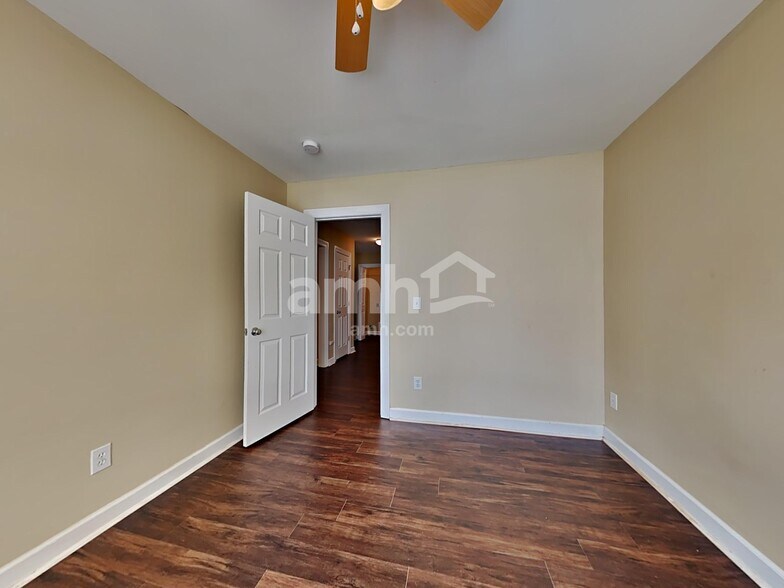 Building Photo - 222 Garden Grove Dr