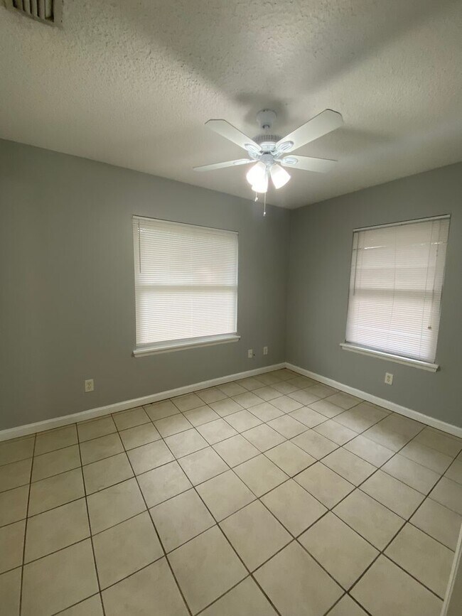 Building Photo - Beautiful 2/1B all tiled 2nd floor condo i...