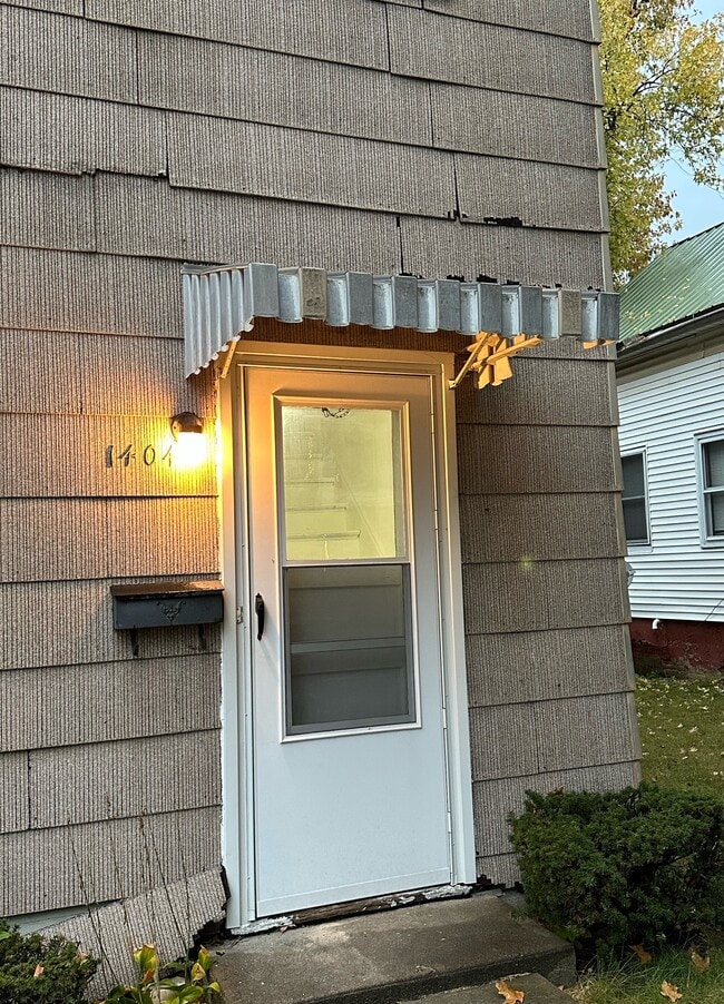 Primary Photo - 1404 Grove St