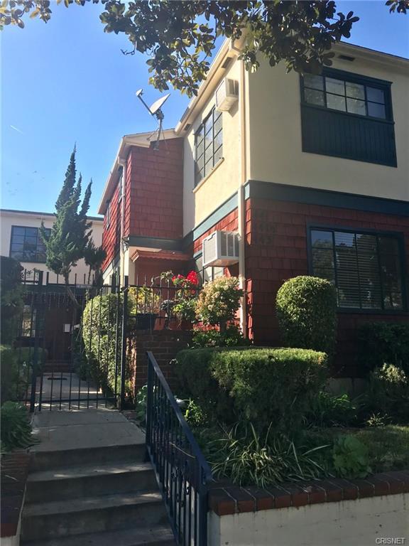 Building Photo - 441 S Doheny Dr