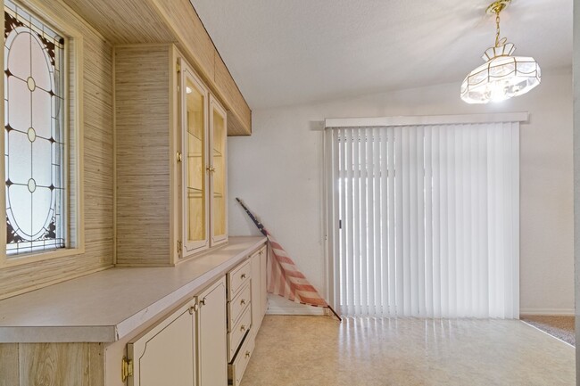 Building Photo - Escape to your private retreat!