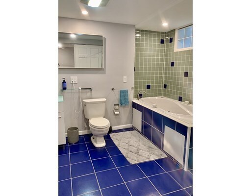 Building Photo - 726 Metropolitan Ave