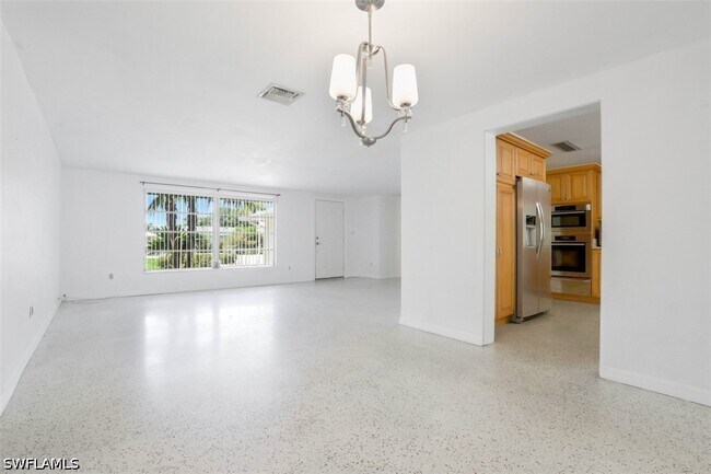 Building Photo - 181 7th St