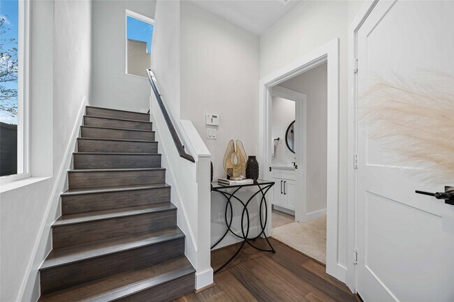 Building Photo - 3018 Markle Dr