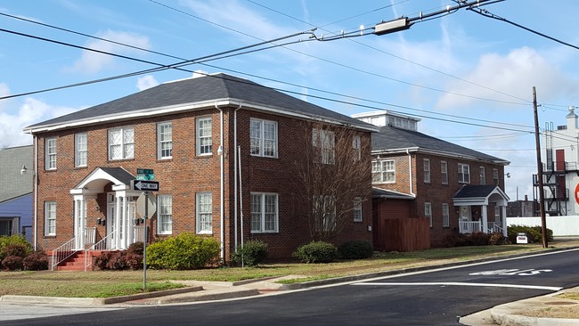 Building Photo - 621 Canal St NE