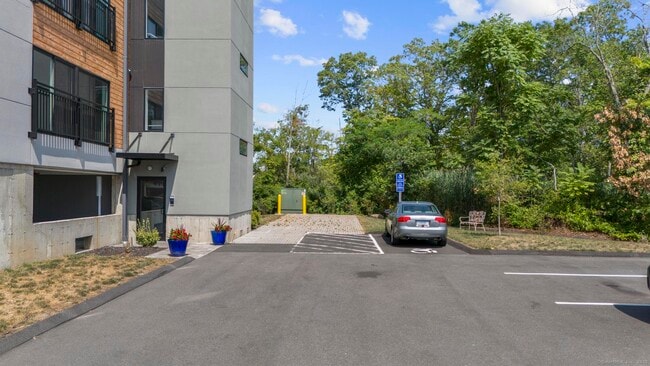 Building Photo - 245 E Main St