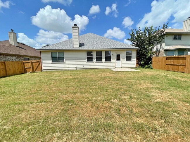 Building Photo - 2059 Carlisle Castle Dr