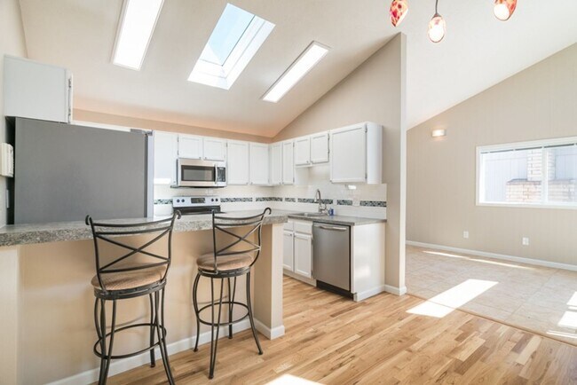Building Photo - Charming Home in SW Portland
