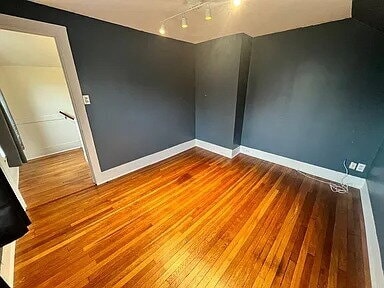 Building Photo - This charming, 2-bedroom single family can be yours to call home. Inside, you'll find a well-desi...
