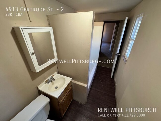 Building Photo - 2 Bedroom Apartment in Hazelwood