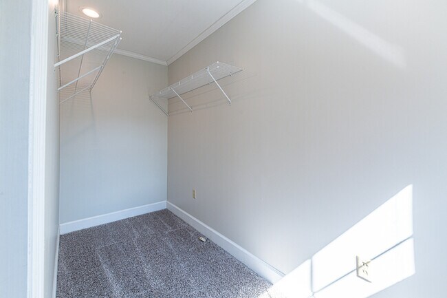Building Photo - 1719 Scenic Dr
