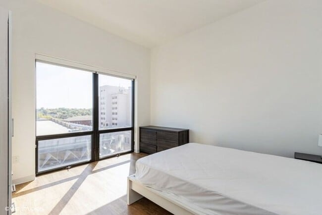 Building Photo - $1,699 | 1 Bedroom, 1 Bathroom Furnished A...