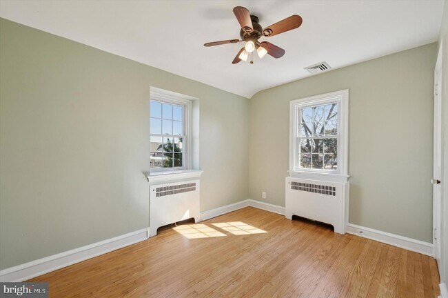 Building Photo - 1156 Garfield Ave