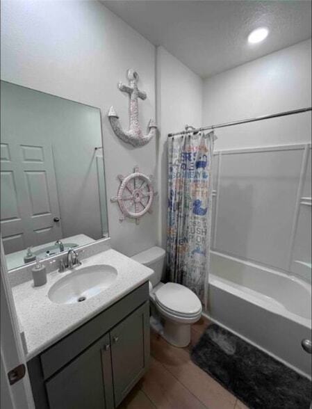 Building Photo - 708 Newhall Terrace