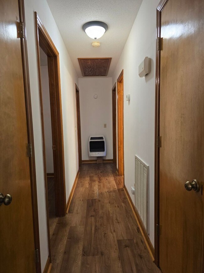 Building Photo - NEW LISTING!!!!!