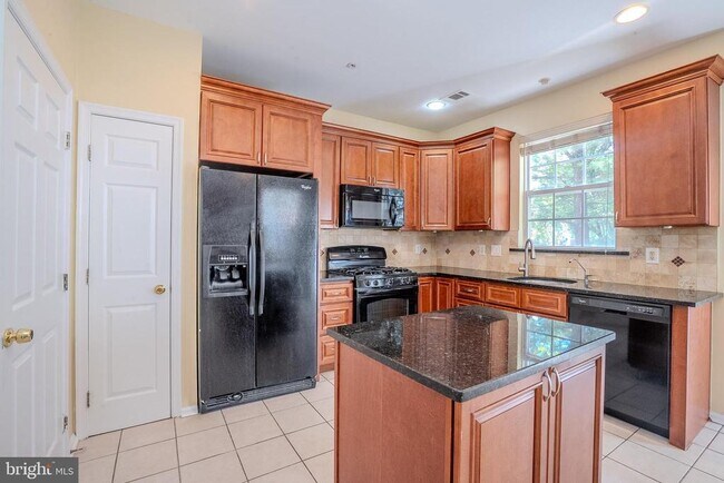 Building Photo - 1311 Blossom Cir