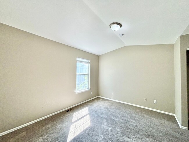 Building Photo - 1044 S Paris Ct