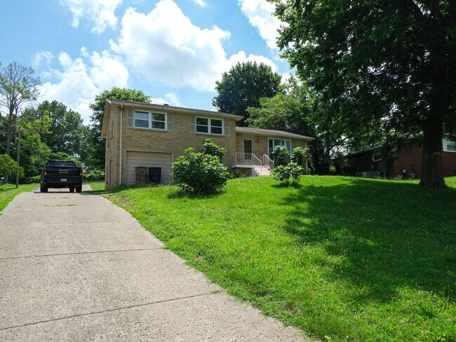 Building Photo - MOVE IN SPECIAL for: 3 Bedroom House Avail...