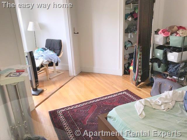 Building Photo - 172 Maple St