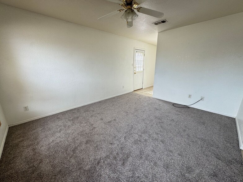 Building Photo - 4505 Deek Dr