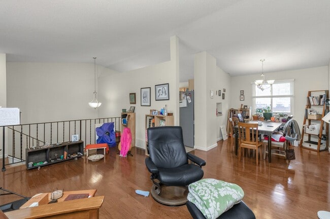 Building Photo - 222 Virginia 3 bed 2 bath apartment in historic Cathedral Hill neighborhood