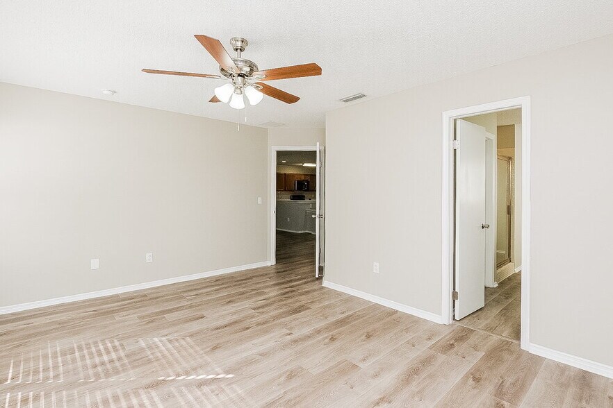 Building Photo - 9519 Pebble Glen Ave