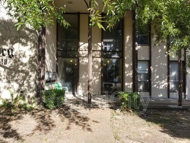 Primary Photo - 818 N Highland Ave