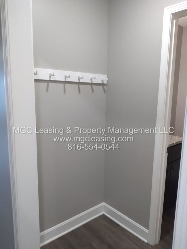 Building Photo - Beautiful Serrano Townhome with Walk-out Basement