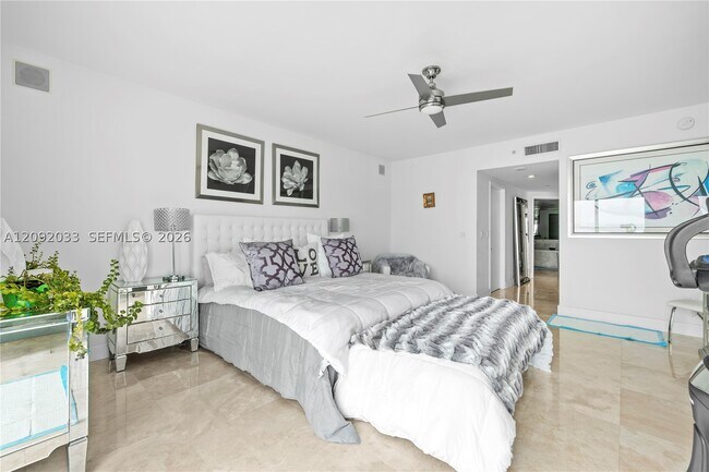 Building Photo - 1331 Brickell Bay Dr