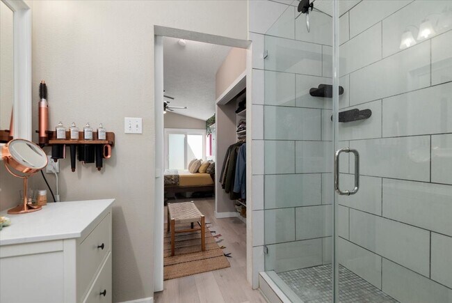 Building Photo - 88 W High Oaks Cir