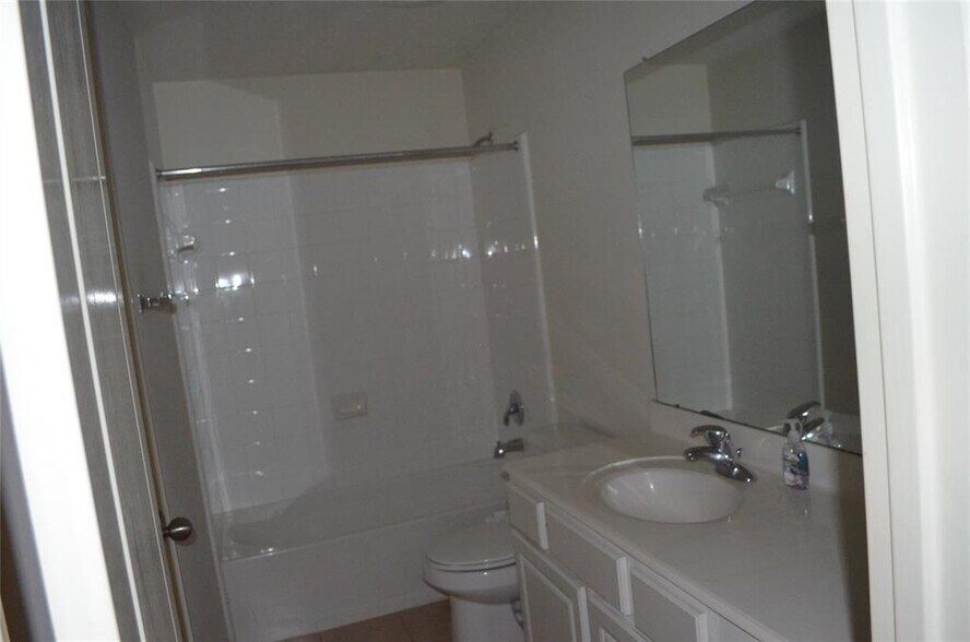Building Photo - 6719 Emerald Shire Ln