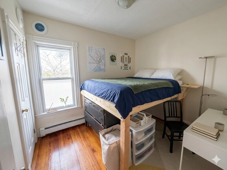 Building Photo - 68 Winchester St